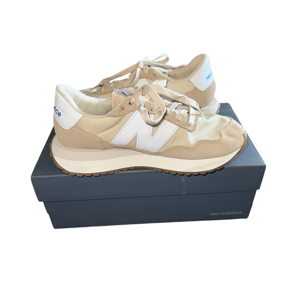 New Balance 237 Sneakers Beige, Tan & White Mens 5 Womens 6.5 NEW!